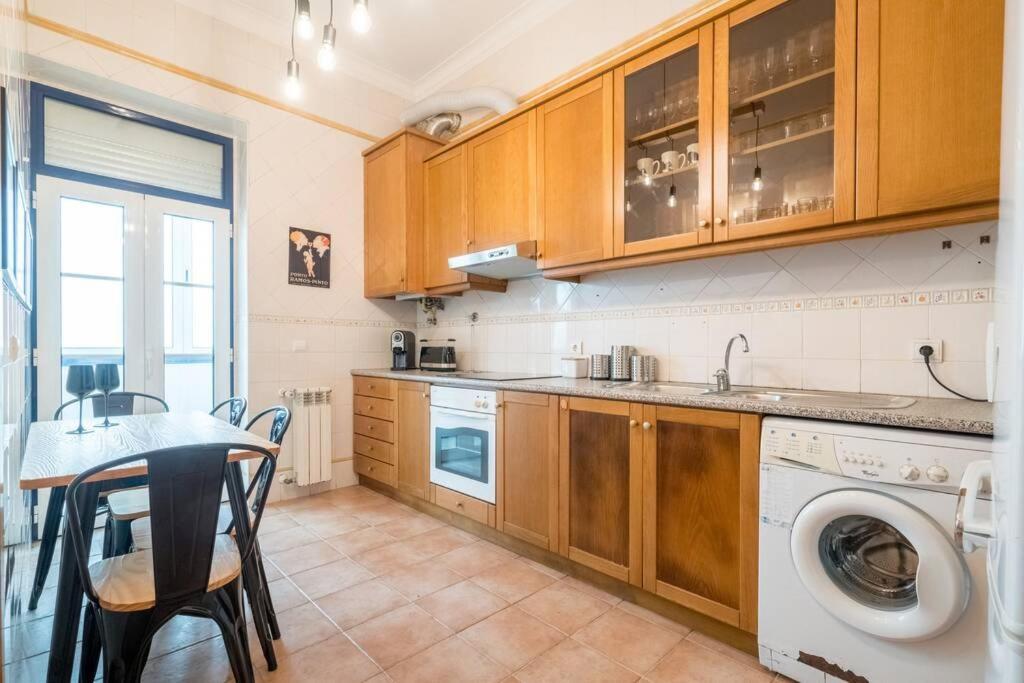 Beautiful Apartment Near The Center Of Lisbon Luaran gambar